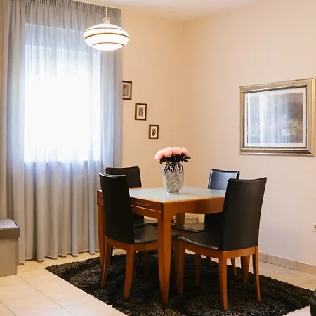 Damare Apartment *